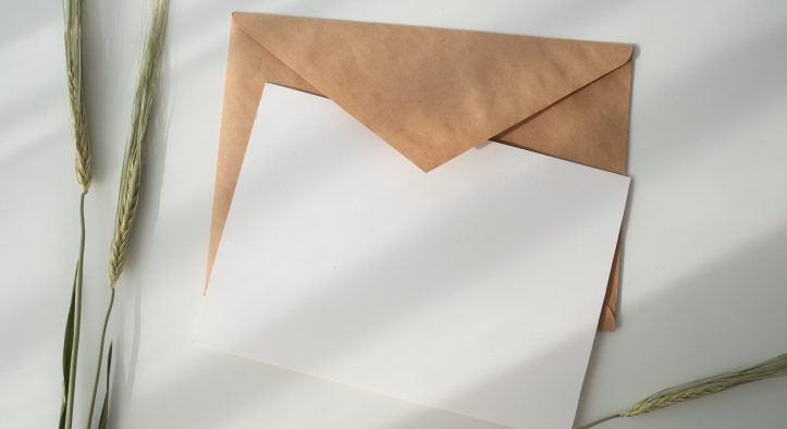 Comment envoyer une lettre recommandée depuis votre canapé : Tout sur les solutions en ligne